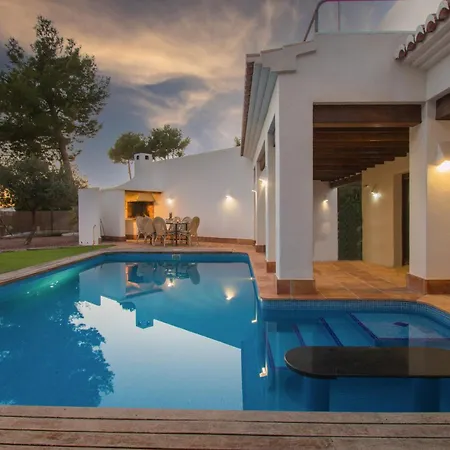 Villa Waterfront By Abahana *